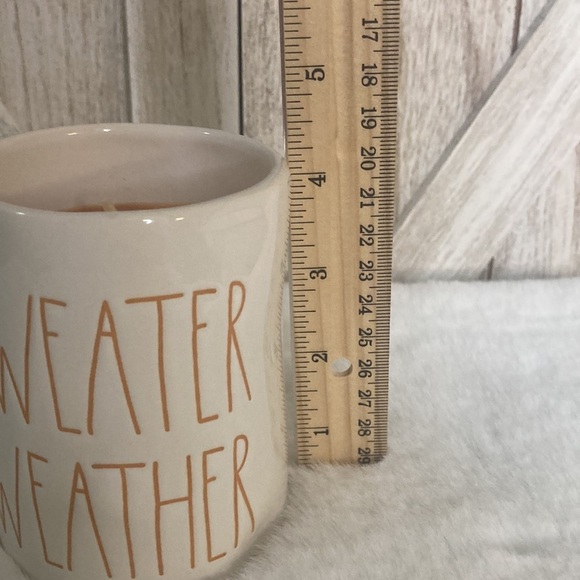 Rae Dunn Sweater Weather Candle - Picture 5 of 5